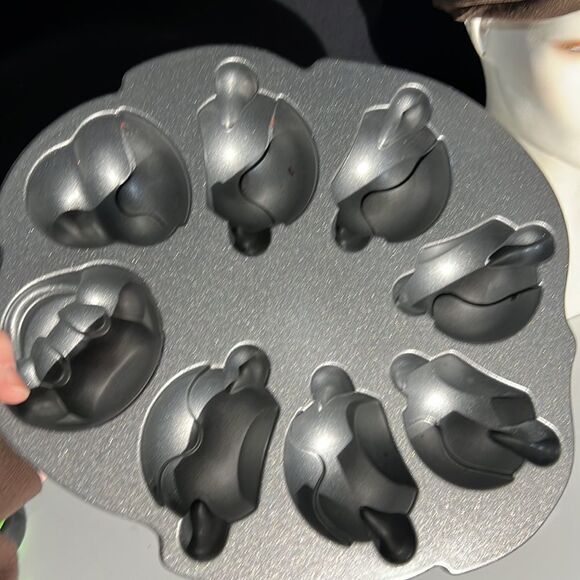 Nordic Ware Caterpillar Cakelet Pan 5 cup / 1.2 liter - Picture 6 of 8